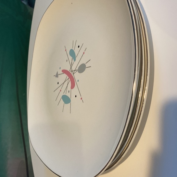 Dinner plates that go with the Knowles Mobile Atomic set - Picture 2 of 2